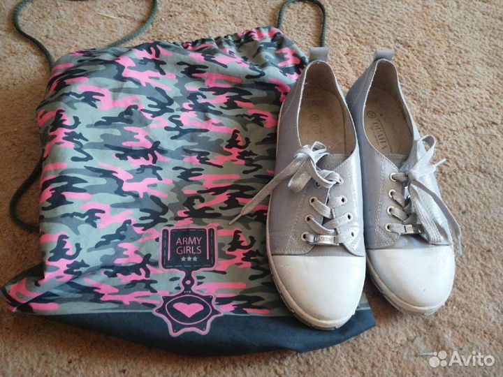 Кроссовки для девочки