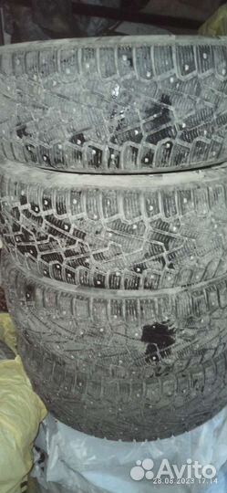 Pirelli Ice Zero 215/65 R16