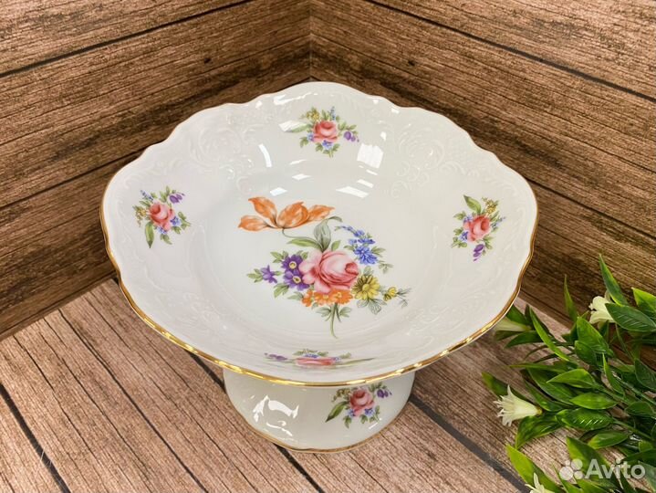 Салатник на ножке 