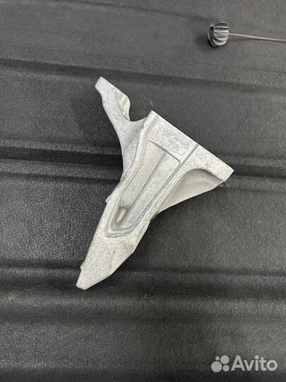 Опора двигателя правая jaguar f-pace 3.0D