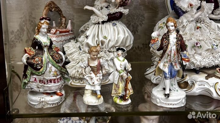 Антикварные фарфоровые статуэтки и композиции
