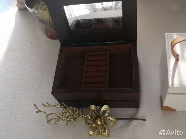 Шкатулка для ювелирных украшений