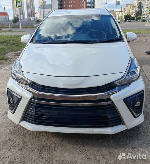 Автомобиль toyota приус альфа