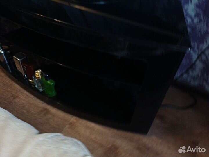 Тумба под телевизор стеклянная