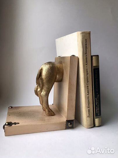 Авторский держатель для книг 