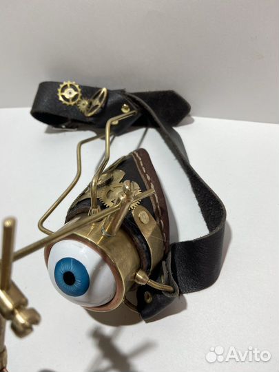 Монокль с глазом