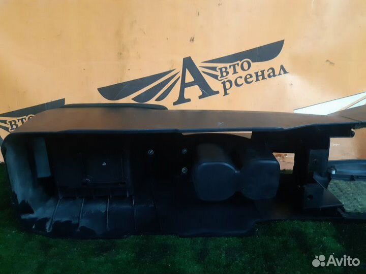 Консоль между сидений Mitsubishi Lancer 1.6