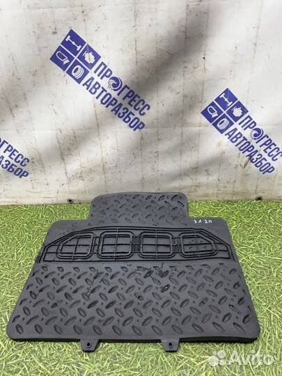 Коврик салона задний левый Toyota Avensis