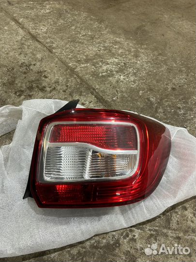 Задний правый фонарь renault logan 2
