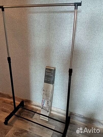 Вешалка для одежды напольная