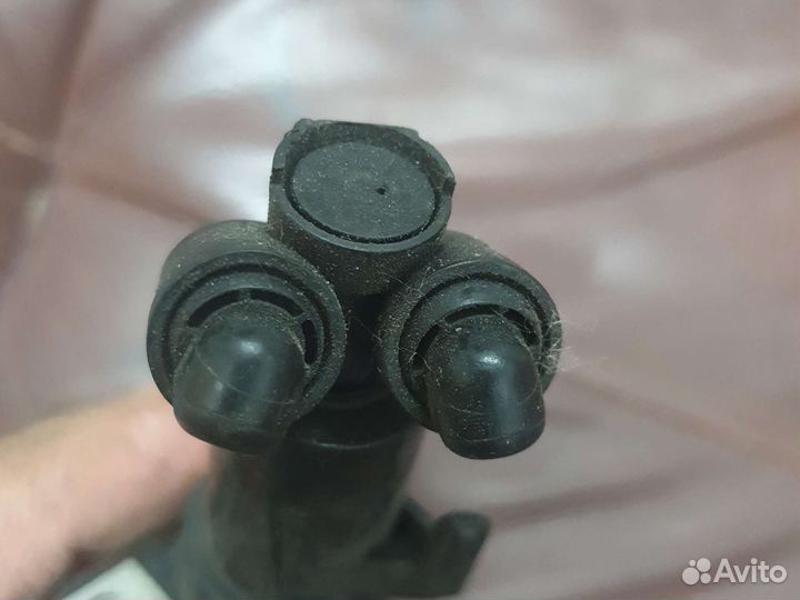 Форсунка омывателя мерседес mersedes