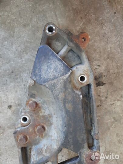 Кронштейн двигателя Volkswagen Sharan 1.9TDI