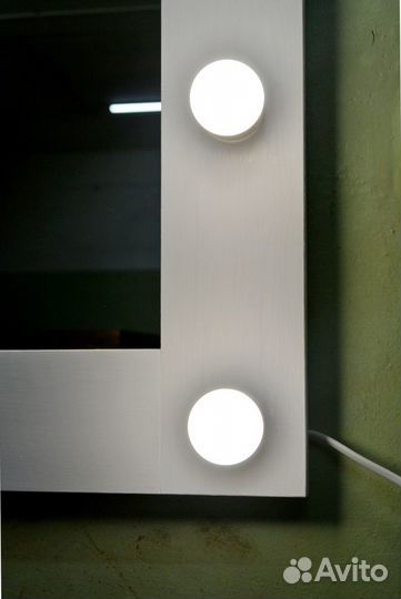 Зеркало с лампочками новое