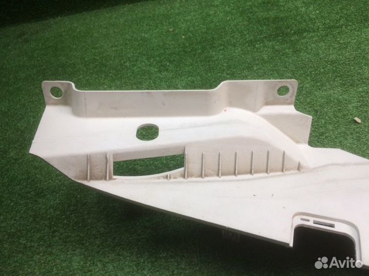 Накладка задней стойки правая Ford Focus 3 седан