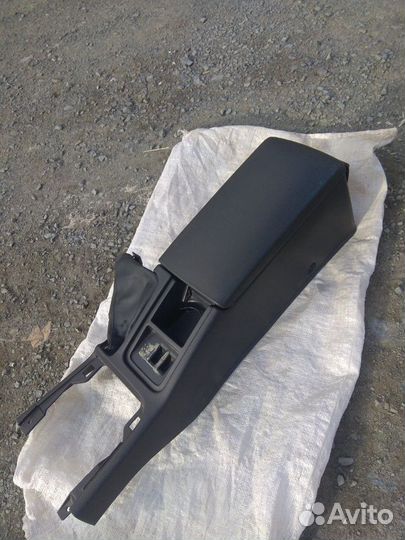 Подлокотник Skyline R33