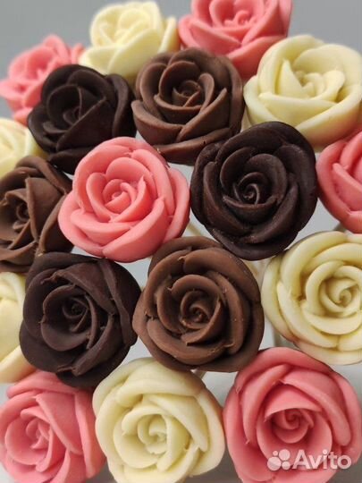 Букет - 19 Роз из Трёх Видов Шоколада