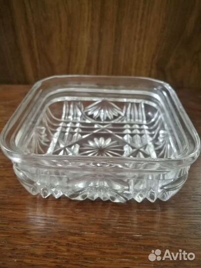 Хрустальная конфетница с крышкой