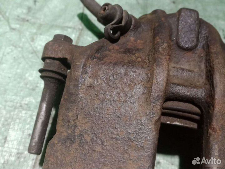 Суппорт передний левый Audi A6 C4