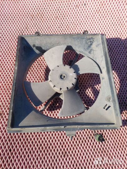 Вентилятор охлаждения Mitsubishi Carisma