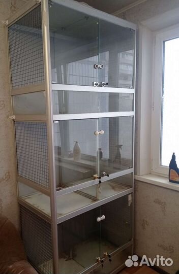 Шкаф витрина для животных