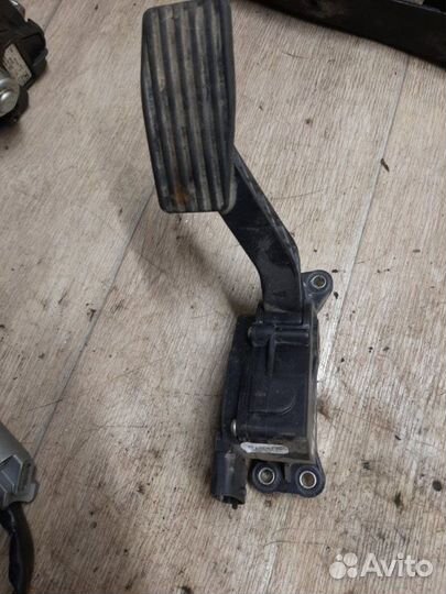 Педаль газа Лада Гранта седан 11183 2013