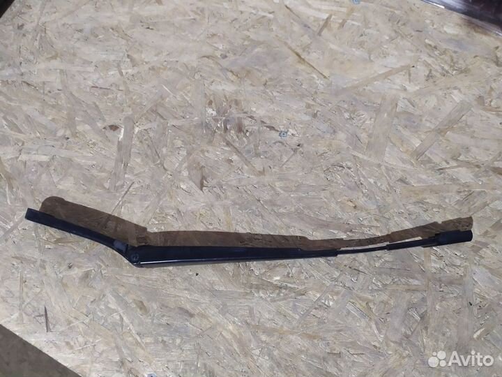 Рычаг стеклоочистителя передний левый Skoda Yeti