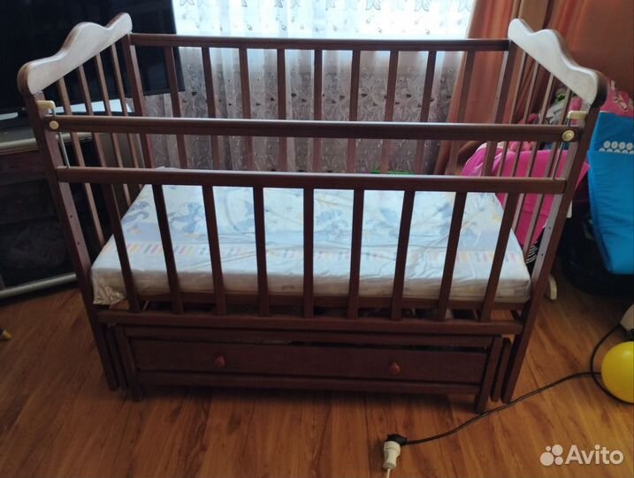 Детская кроватка