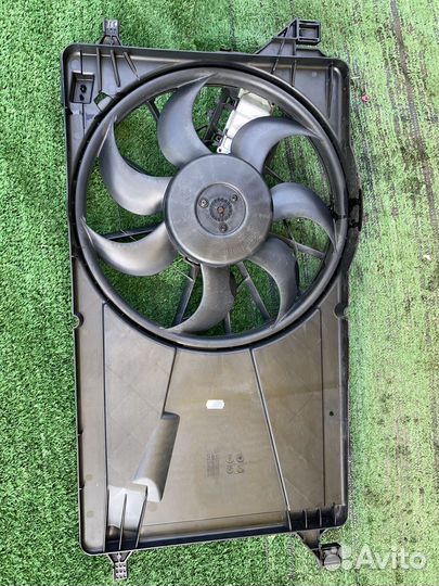 Диффузор радиатора Volvo V50 MV43 MW 3M5H8C607VE