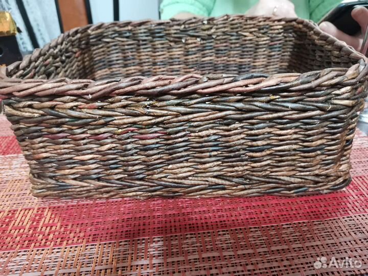 Корзина плетеная из бумажной лозы