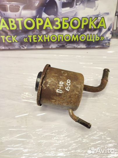 Бачок гур Nissan Primera P10