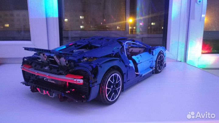 Конструктор Лего Техник Bugatti Chiron 3600 детале