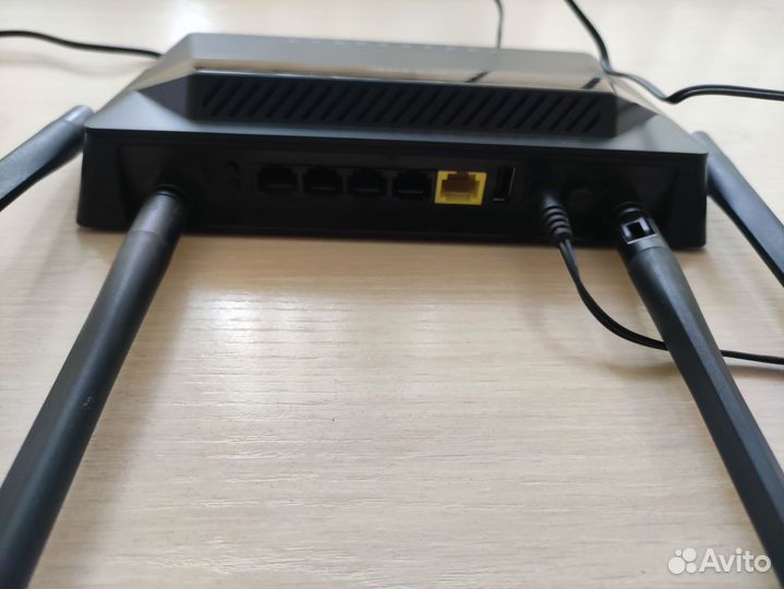 Роутер Wi-Fi D-Link Dir-825