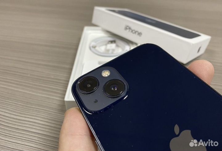 Телефон iPhone 13