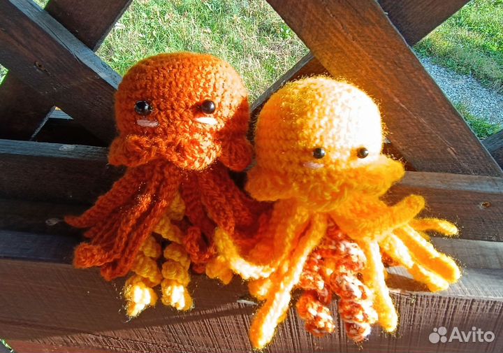 Вязанные игрушки ручной работы - осьминожки