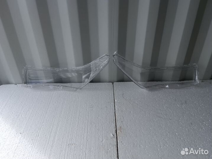 Стекло фары левое / правое Toyota Corolla 12-16