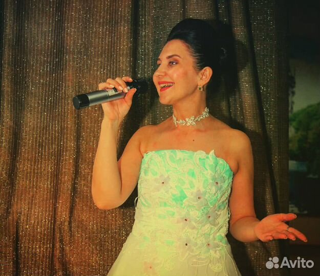 Ведущая на русском и татарском языках/Тамада