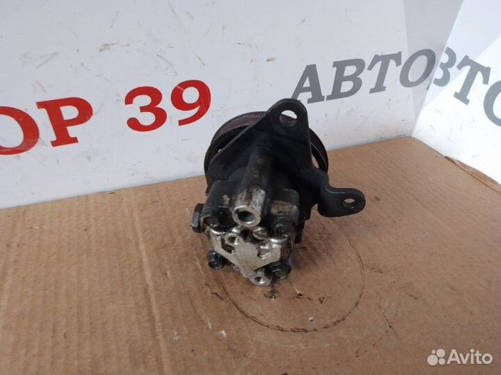 Насос гидроусилителя руля Nissan Navara D40 2.5D