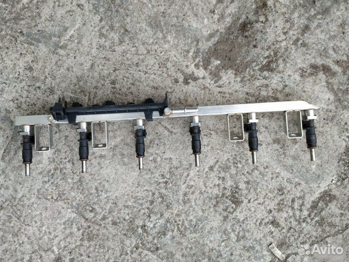 Топливная рампа с форсунками Bmw E60 N52B25