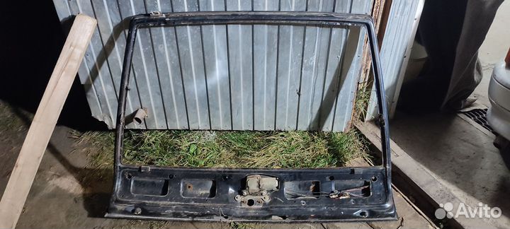 Дверь багажника