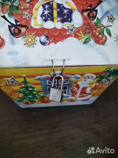 Шкатулка с замком и ключом