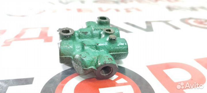 Распределитель тормозной Toyota Camry Gracia SXV20