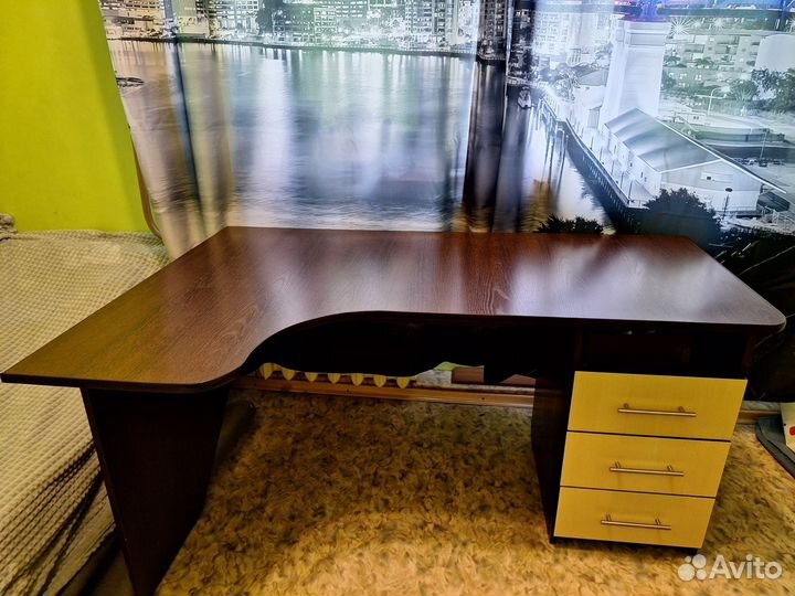 Письменный/ компьютерный стол угловой