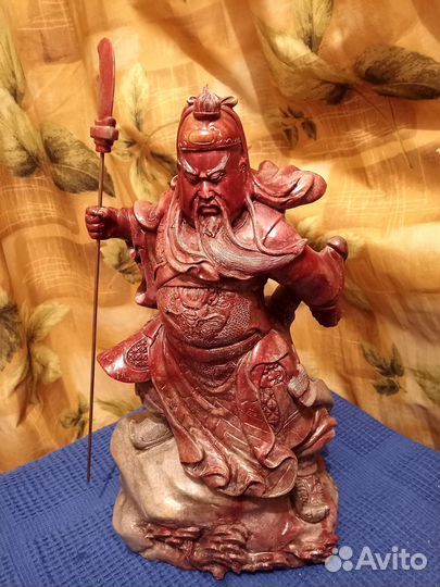 Статуэтка из камня, Гуань Гун