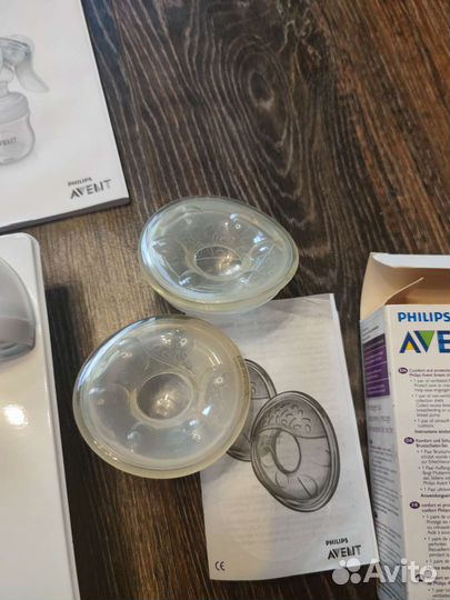 Молокоотсос avent ручной+пакеты+накладки для молок