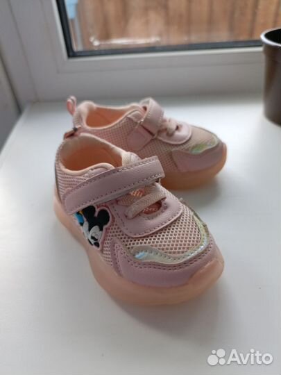 Кроссовки для девочки