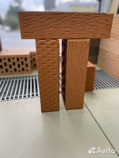 Кирпич красный керамический лицевой*