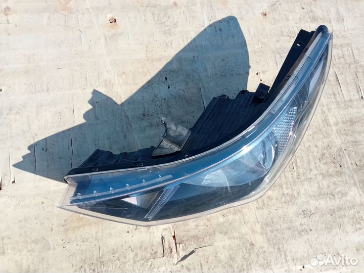 Фара левая Hyundai Solaris 2