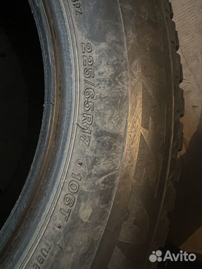 Bridgestone Blizzak Spike-02 SUV 225/65 R17