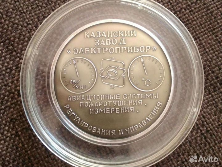 Настольная медаль