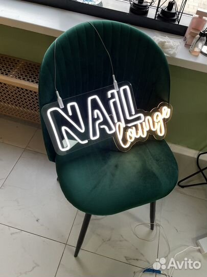 Неоновая надпись ногти